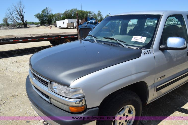 image for item E6347 2002 Chevrolet Silverado 1500 Ext. Cab pickup truck