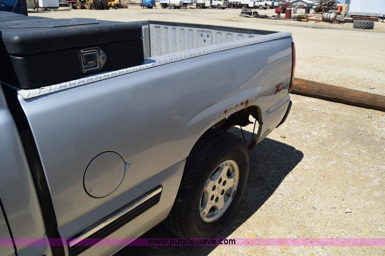 image for item E6347 2002 Chevrolet Silverado 1500 Ext. Cab pickup truck