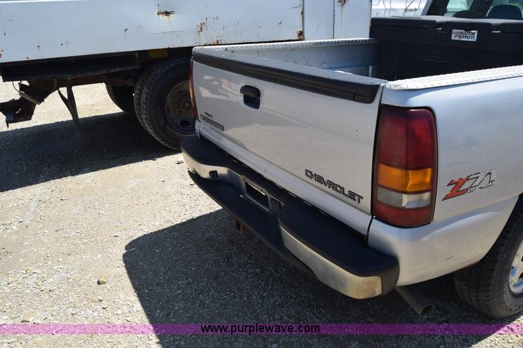 image for item E6347 2002 Chevrolet Silverado 1500 Ext. Cab pickup truck