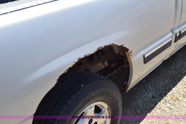 image for item E6347 2002 Chevrolet Silverado 1500 Ext. Cab pickup truck