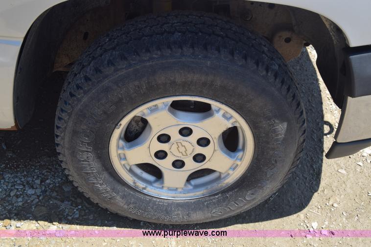 image for item E6347 2002 Chevrolet Silverado 1500 Ext. Cab pickup truck