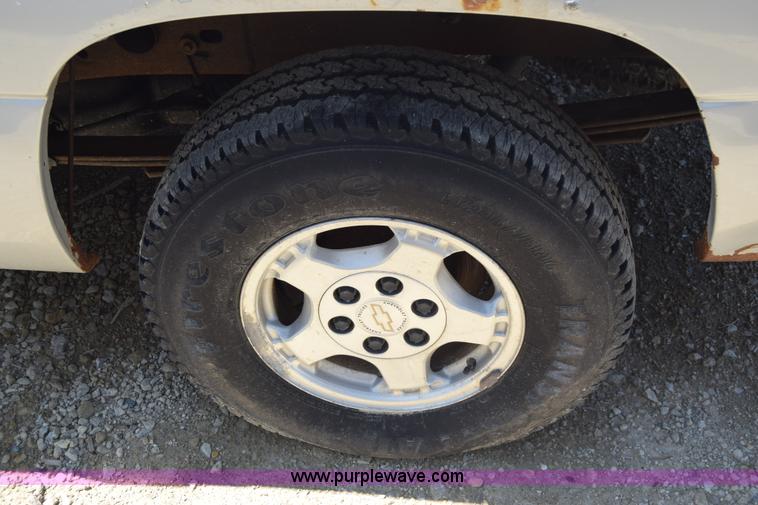 image for item E6347 2002 Chevrolet Silverado 1500 Ext. Cab pickup truck