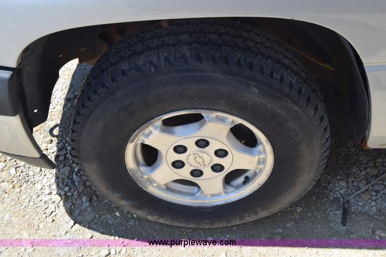 image for item E6347 2002 Chevrolet Silverado 1500 Ext. Cab pickup truck