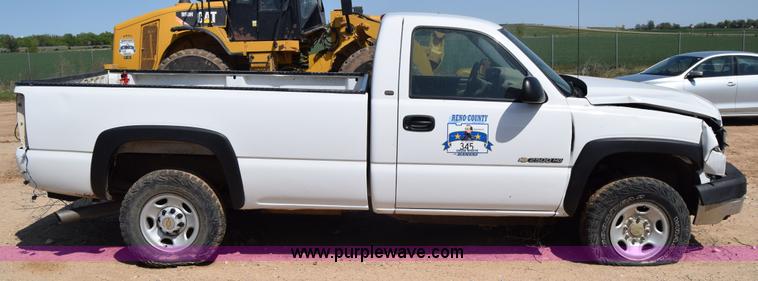 image for item E6351 2005 Chevrolet Silverado 2500HD pickup truck