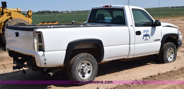 image for item E6351 2005 Chevrolet Silverado 2500HD pickup truck