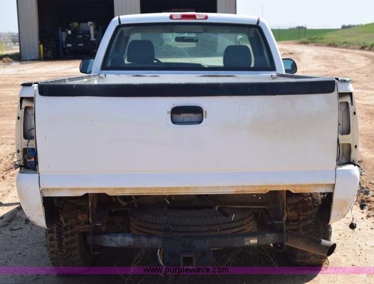 image for item E6351 2005 Chevrolet Silverado 2500HD pickup truck