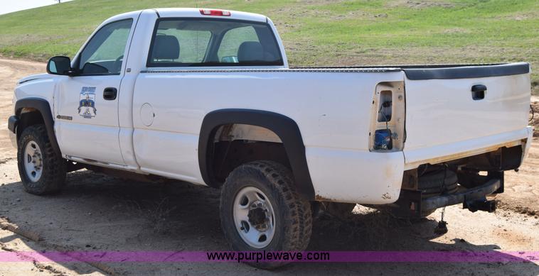 image for item E6351 2005 Chevrolet Silverado 2500HD pickup truck