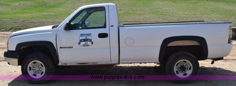 image for item E6351 2005 Chevrolet Silverado 2500HD pickup truck