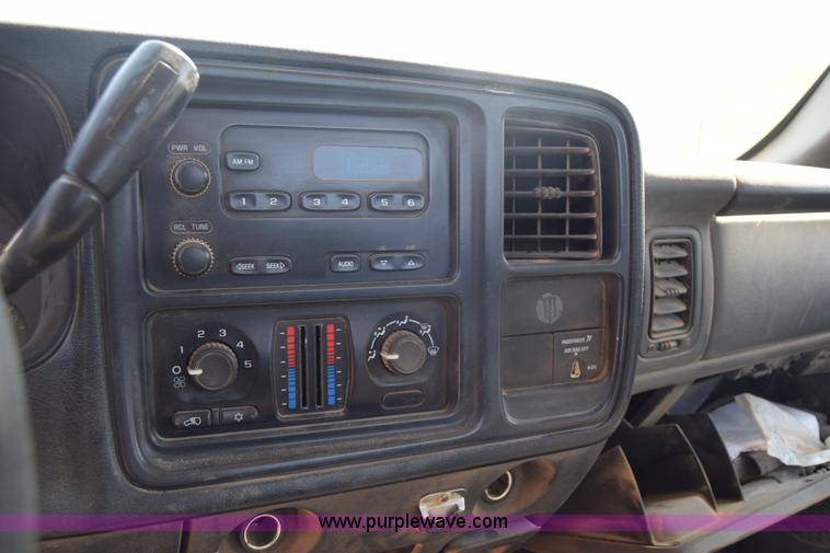 image for item E6351 2005 Chevrolet Silverado 2500HD pickup truck