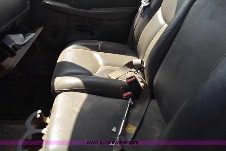 image for item E6351 2005 Chevrolet Silverado 2500HD pickup truck