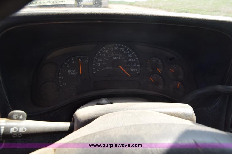 image for item E6351 2005 Chevrolet Silverado 2500HD pickup truck