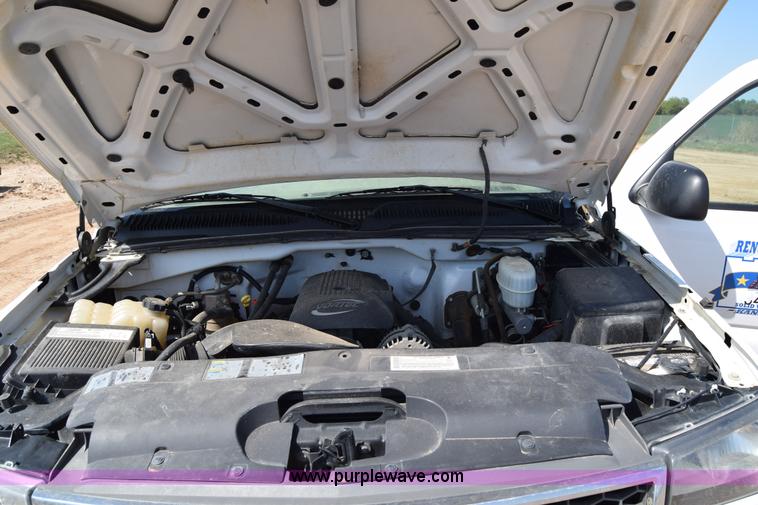 image for item E6351 2005 Chevrolet Silverado 2500HD pickup truck