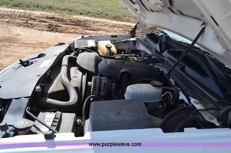 image for item E6351 2005 Chevrolet Silverado 2500HD pickup truck