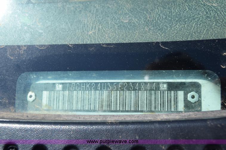 image for item E6351 2005 Chevrolet Silverado 2500HD pickup truck