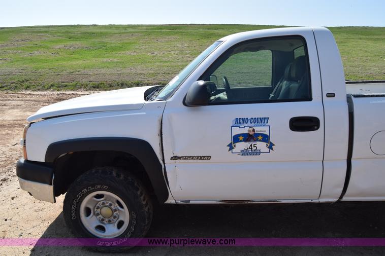 image for item E6351 2005 Chevrolet Silverado 2500HD pickup truck