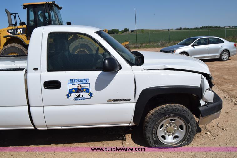 image for item E6351 2005 Chevrolet Silverado 2500HD pickup truck