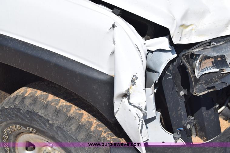 image for item E6351 2005 Chevrolet Silverado 2500HD pickup truck