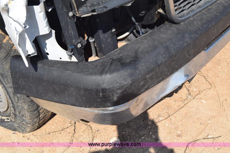 image for item E6351 2005 Chevrolet Silverado 2500HD pickup truck