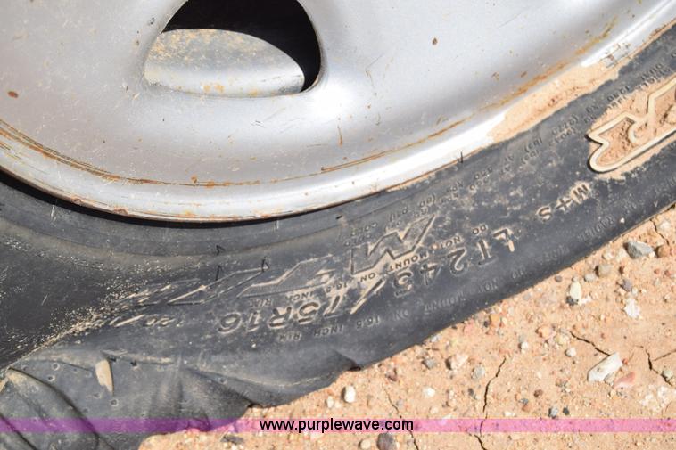 image for item E6351 2005 Chevrolet Silverado 2500HD pickup truck