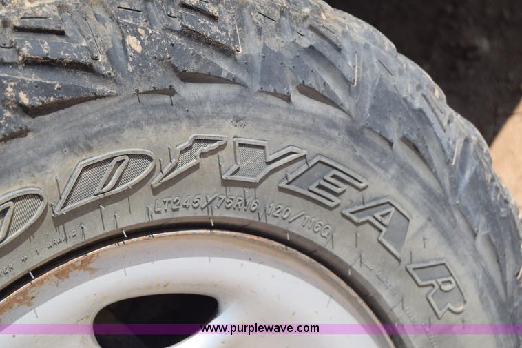 image for item E6351 2005 Chevrolet Silverado 2500HD pickup truck