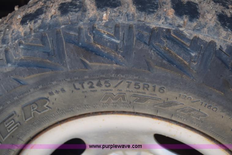 image for item E6351 2005 Chevrolet Silverado 2500HD pickup truck