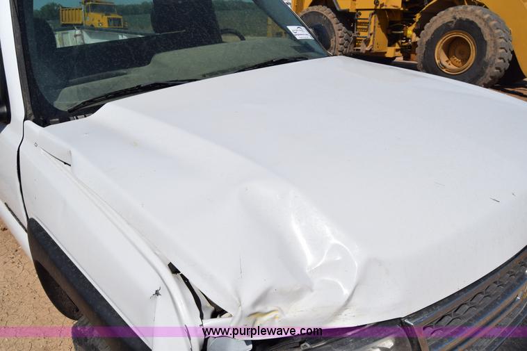 image for item E6351 2005 Chevrolet Silverado 2500HD pickup truck
