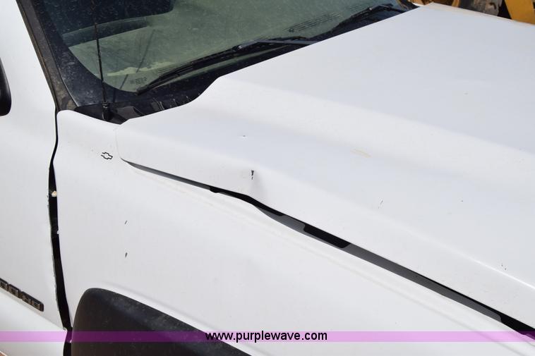 image for item E6351 2005 Chevrolet Silverado 2500HD pickup truck