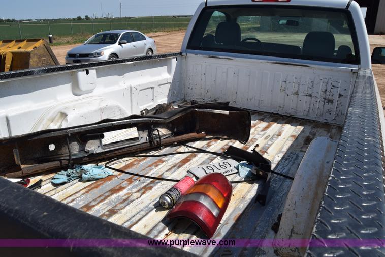 image for item E6351 2005 Chevrolet Silverado 2500HD pickup truck