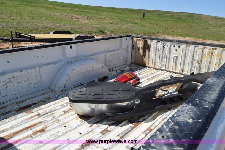 image for item E6351 2005 Chevrolet Silverado 2500HD pickup truck