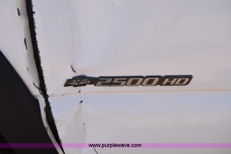 image for item E6351 2005 Chevrolet Silverado 2500HD pickup truck