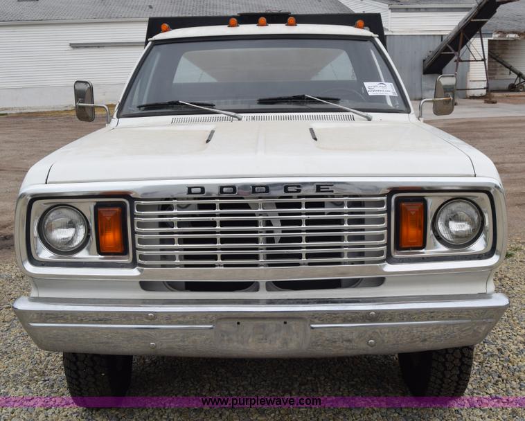 image for item E6394 1978 Dodge Custom 400 flatbed truck