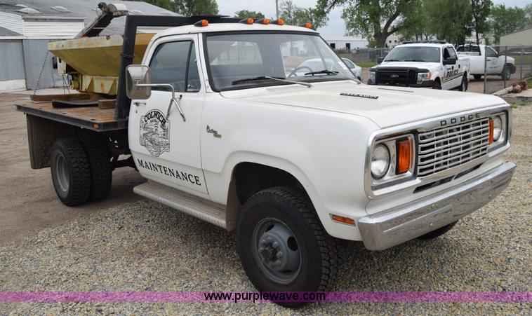 image for item E6394 1978 Dodge Custom 400 flatbed truck