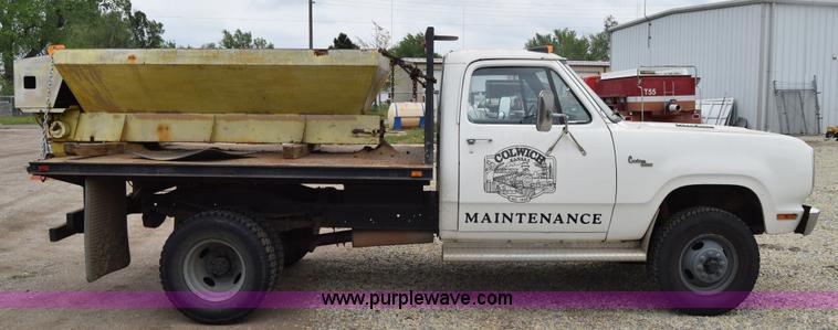 image for item E6394 1978 Dodge Custom 400 flatbed truck