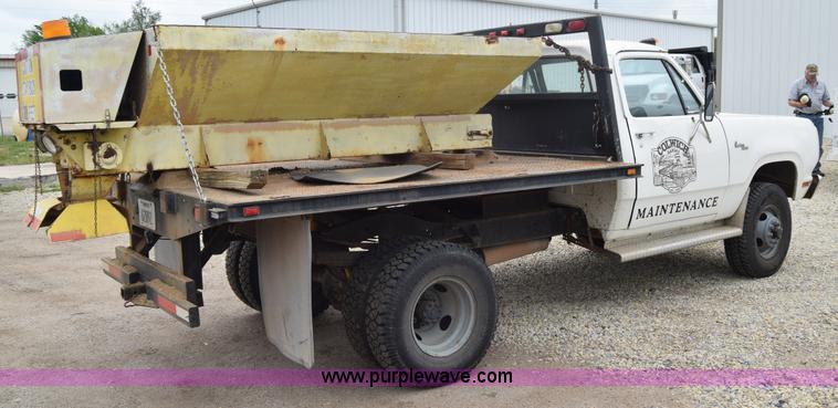 image for item E6394 1978 Dodge Custom 400 flatbed truck
