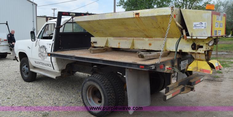 image for item E6394 1978 Dodge Custom 400 flatbed truck
