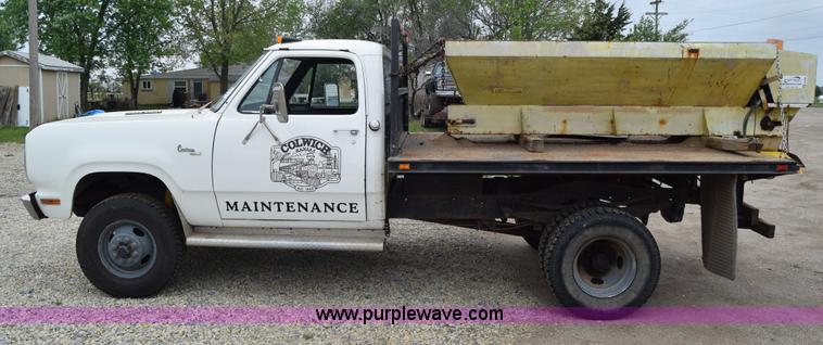 image for item E6394 1978 Dodge Custom 400 flatbed truck