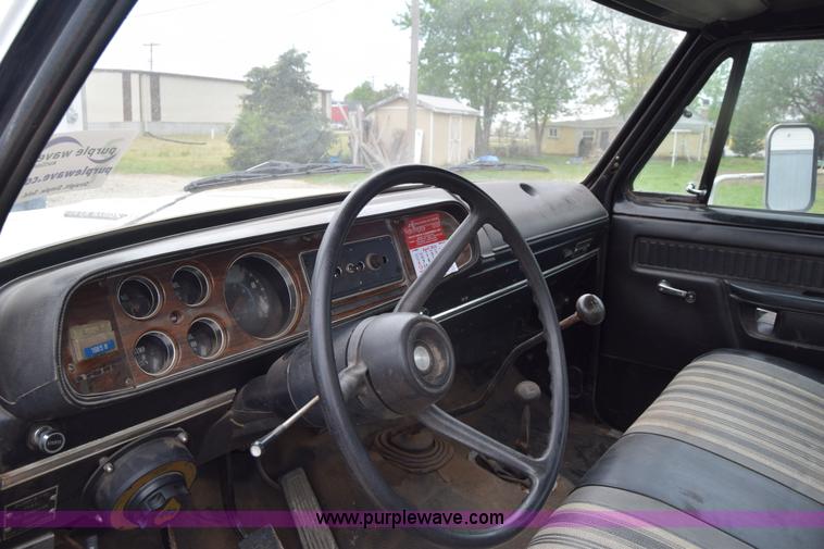 image for item E6394 1978 Dodge Custom 400 flatbed truck