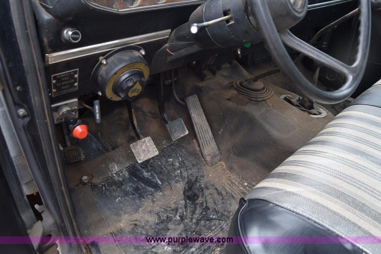 image for item E6394 1978 Dodge Custom 400 flatbed truck