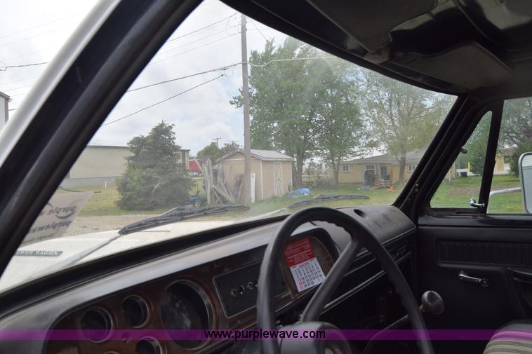 image for item E6394 1978 Dodge Custom 400 flatbed truck