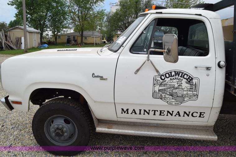 image for item E6394 1978 Dodge Custom 400 flatbed truck