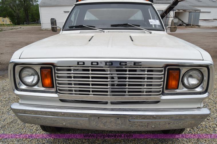 image for item E6394 1978 Dodge Custom 400 flatbed truck