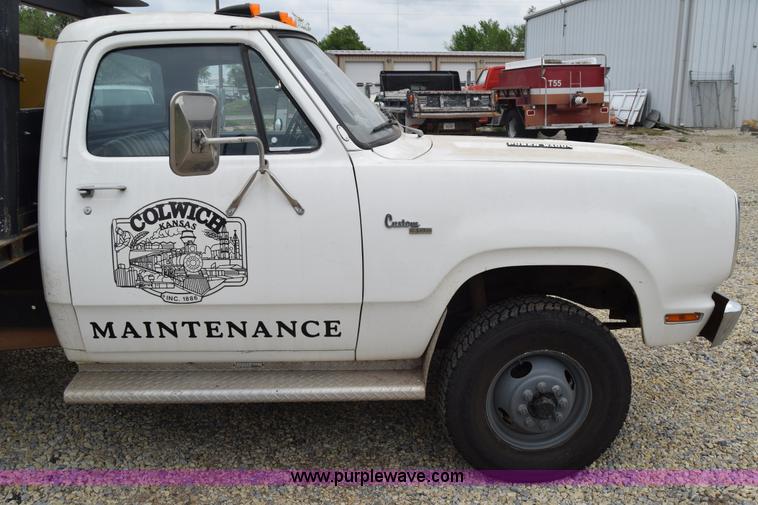 image for item E6394 1978 Dodge Custom 400 flatbed truck