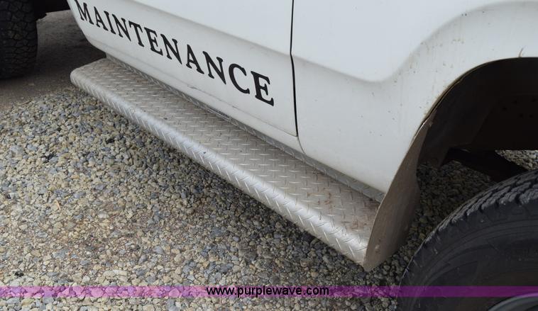 image for item E6394 1978 Dodge Custom 400 flatbed truck