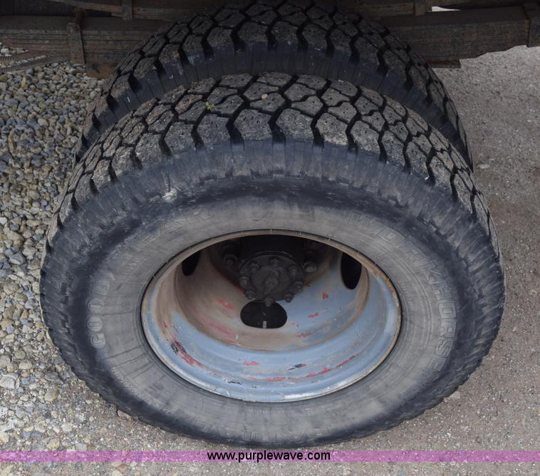 image for item E6394 1978 Dodge Custom 400 flatbed truck