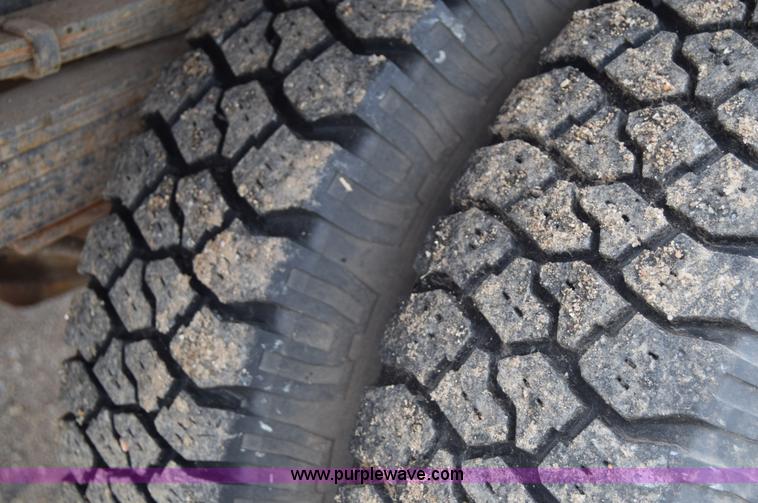 image for item E6394 1978 Dodge Custom 400 flatbed truck