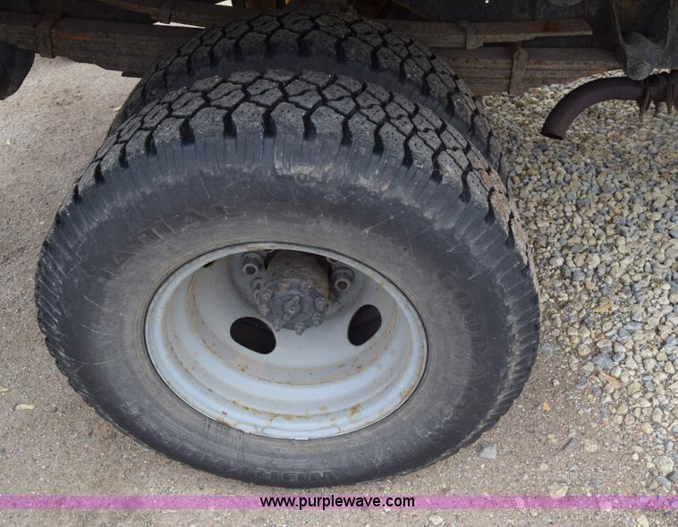 image for item E6394 1978 Dodge Custom 400 flatbed truck