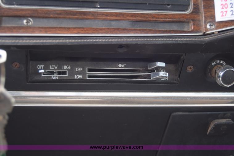 image for item E6394 1978 Dodge Custom 400 flatbed truck