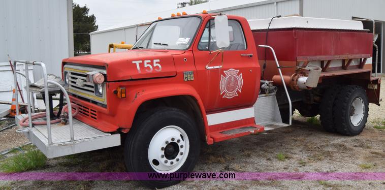image for item E6396 1975 Chevrolet C65 water truck