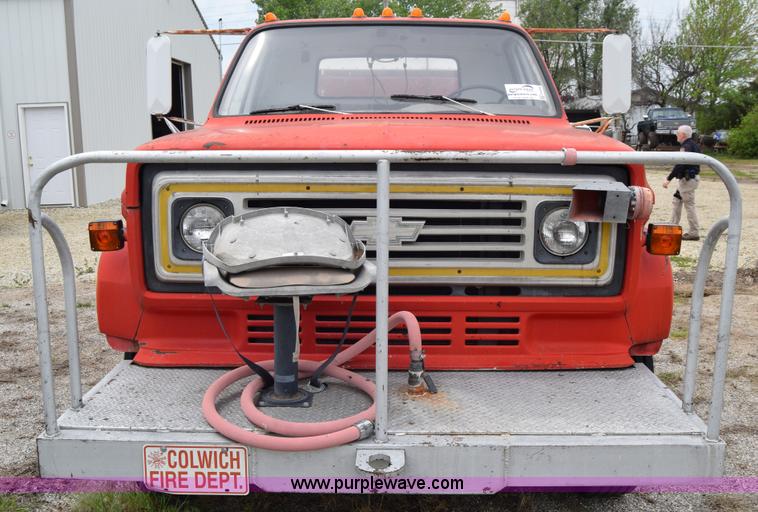 image for item E6396 1975 Chevrolet C65 water truck