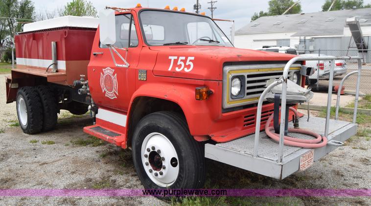 image for item E6396 1975 Chevrolet C65 water truck